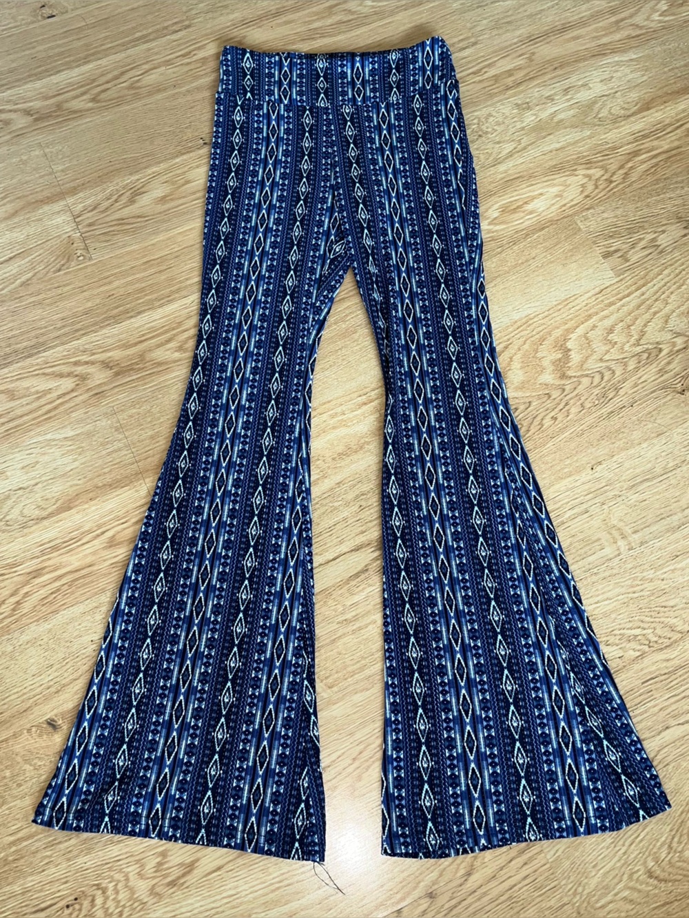 Women’s No Boundaries Blue Geometric Flare Pants Stretch Knit Polyester XS